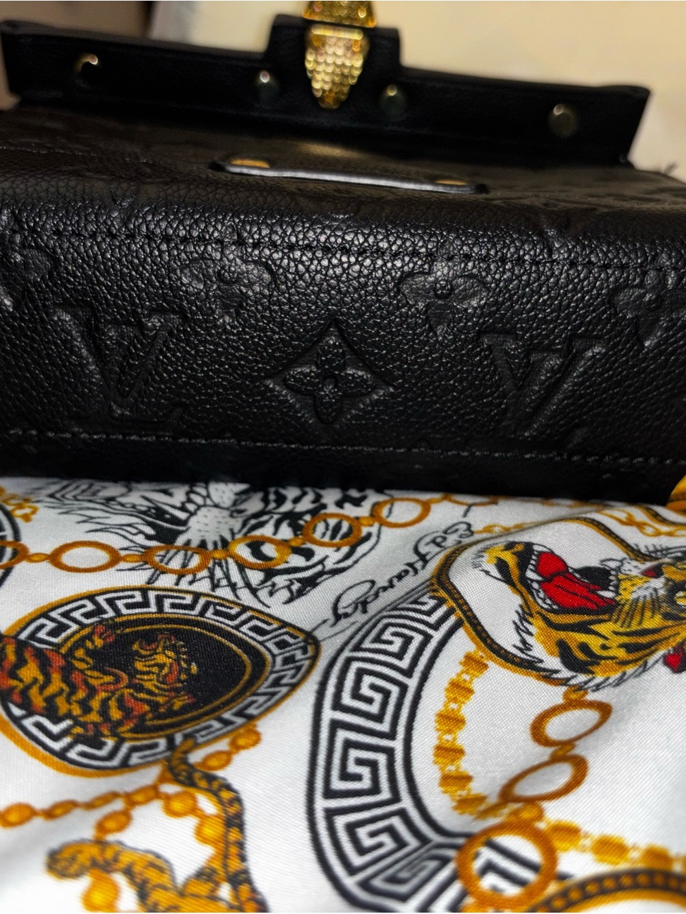 Brand New ! FASHION Black Embossed  Crossbody Bag with Gold Hardware - Picture 6 of 7